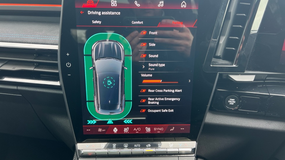 Renault Austral E-Tech FHEV Iconic Esprit Alpine 5dr Auto Hybrid Estate - Image 37