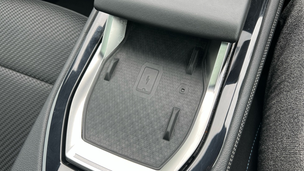 Renault Austral E-Tech FHEV Iconic Esprit Alpine 5dr Auto Hybrid Estate - Image 38
