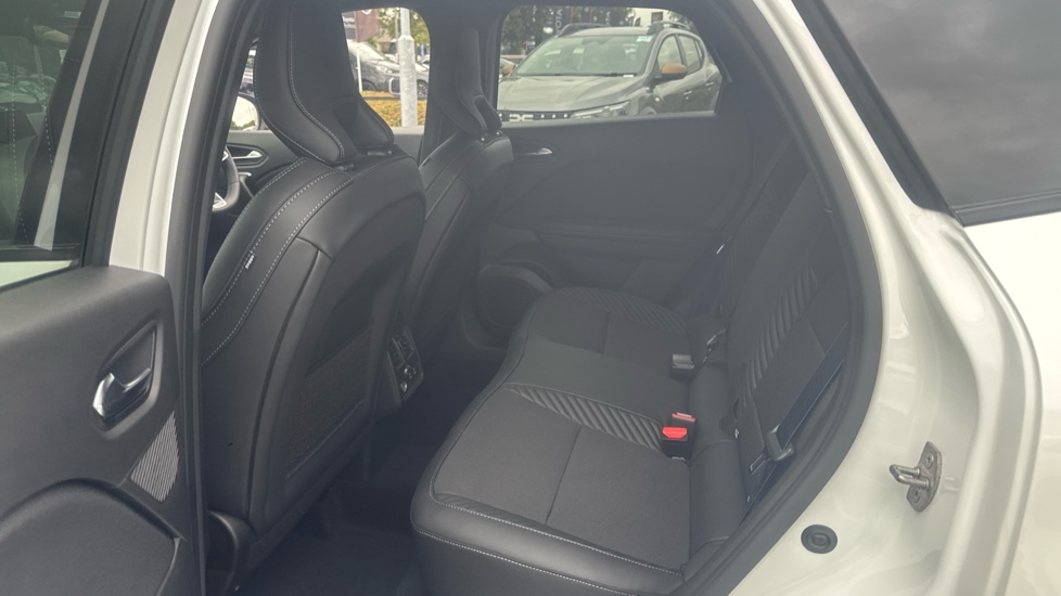 Renault Symbioz 1.3 TCe 140 Techno Esprit Alpine 5dr Petrol Estate - Image 16