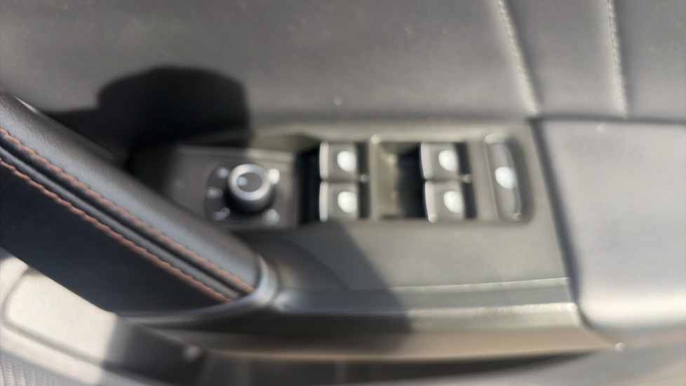 CUPRA Leon 2.0 TSI VZ1 5dr DSG Petrol Hatchback - Image 35