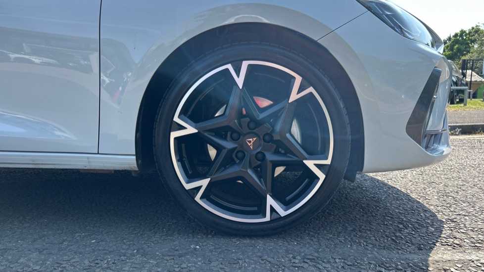 CUPRA Leon 1.5 eTSI 150 V2 5dr DSG Petrol Hatchback - Image 5