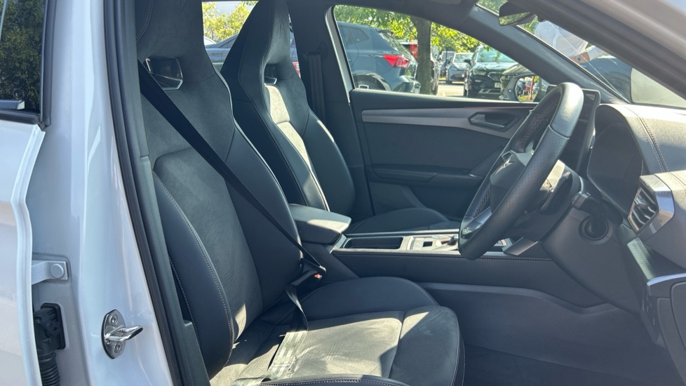 CUPRA Leon 1.5 eTSI 150 V2 5dr DSG Petrol Hatchback - Image 15
