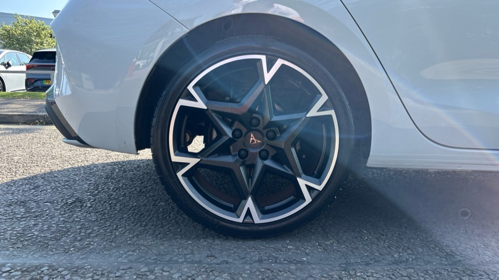 CUPRA Leon 1.5 eTSI 150 V2 5dr DSG Petrol Hatchback - Image 21