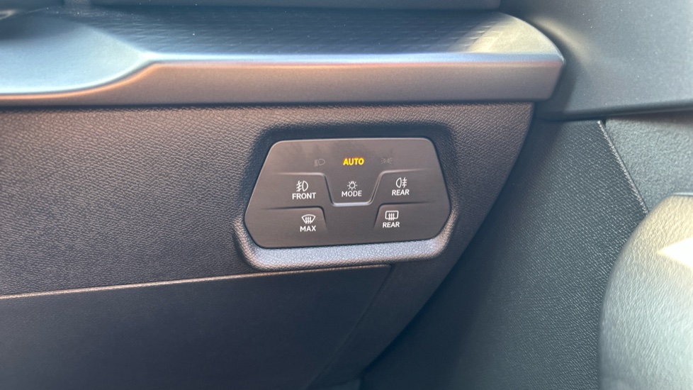 CUPRA Leon 1.5 eTSI 150 V2 5dr DSG Petrol Hatchback - Image 35