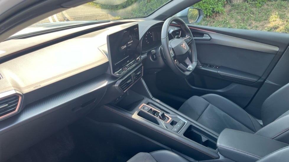 CUPRA Leon 1.5 eTSI 150 V2 5dr DSG Petrol Hatchback - Image 2