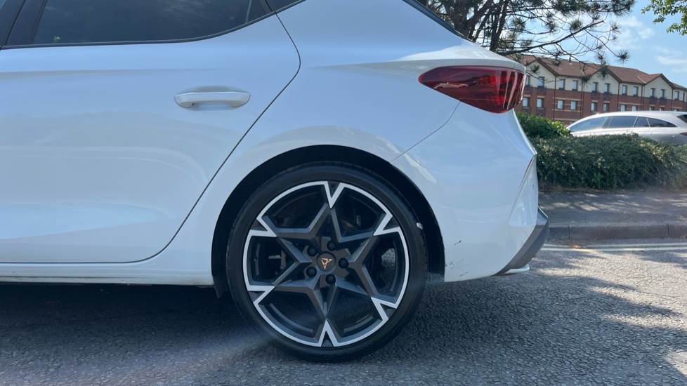 CUPRA Leon 1.5 eTSI 150 V2 5dr DSG Petrol Hatchback - Image 5