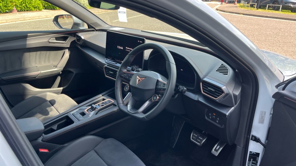 CUPRA Leon 1.5 eTSI 150 V2 5dr DSG Petrol Hatchback - Image 6