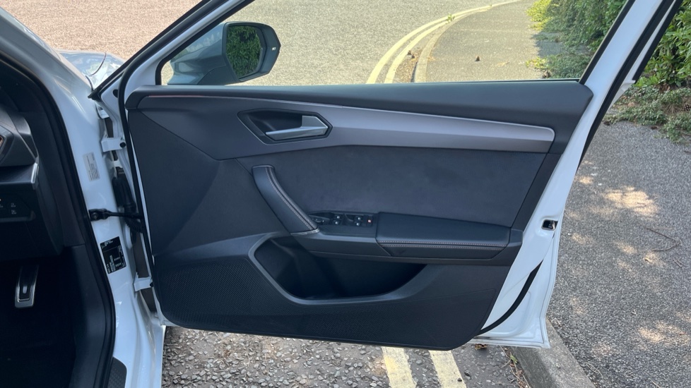 CUPRA Leon 1.5 eTSI 150 V2 5dr DSG Petrol Hatchback - Image 19