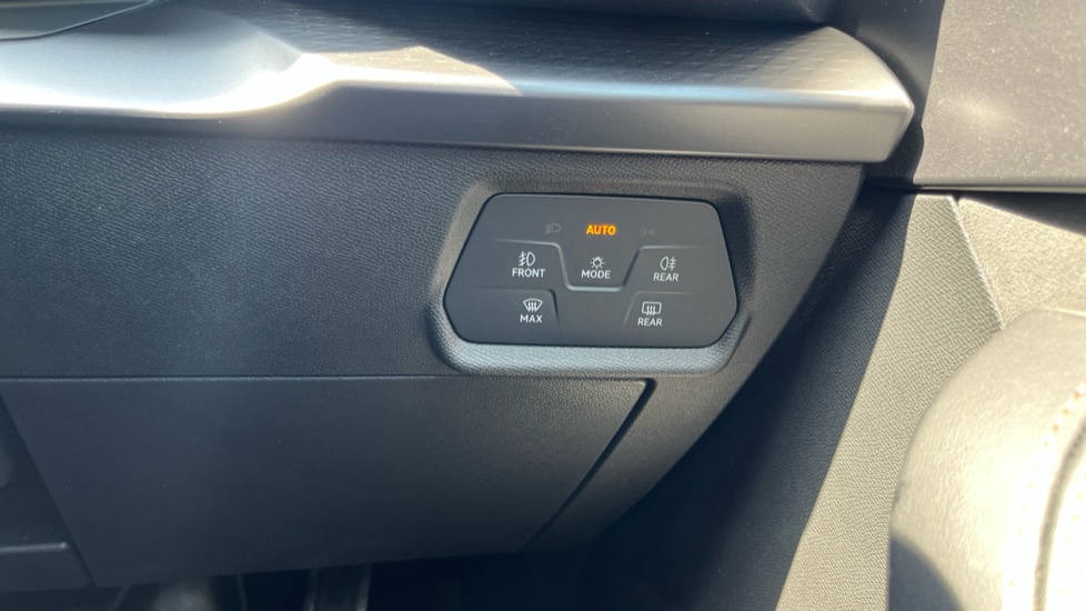 CUPRA Leon 1.5 eTSI 150 V2 5dr DSG Petrol Hatchback - Image 30