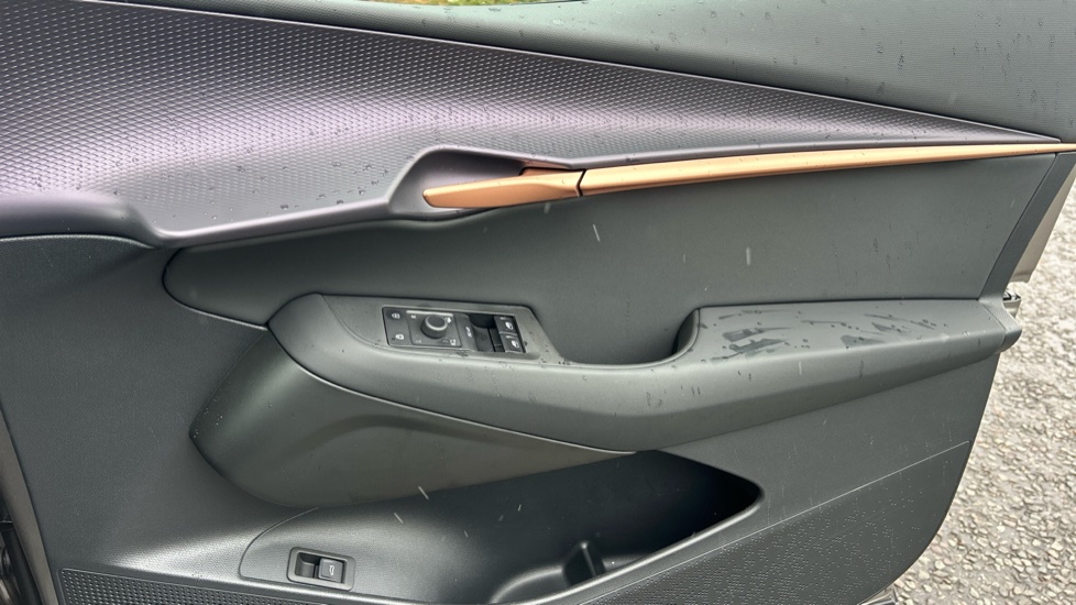 CUPRA Tavascan 210kW V1 77kWh 5dr Auto Electric Estate - Image 19