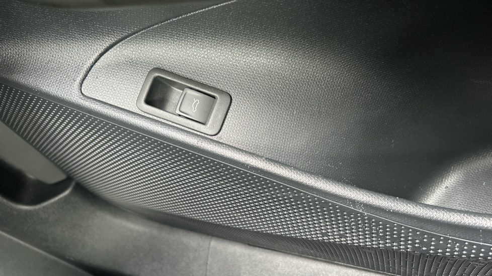 CUPRA Tavascan 210kW V1 77kWh 5dr Auto Electric Estate - Image 36
