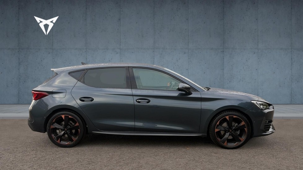 CUPRA Leon 1.5 eTSI V1 Design Edition 5dr DSG Petrol Hatchback - Image 4