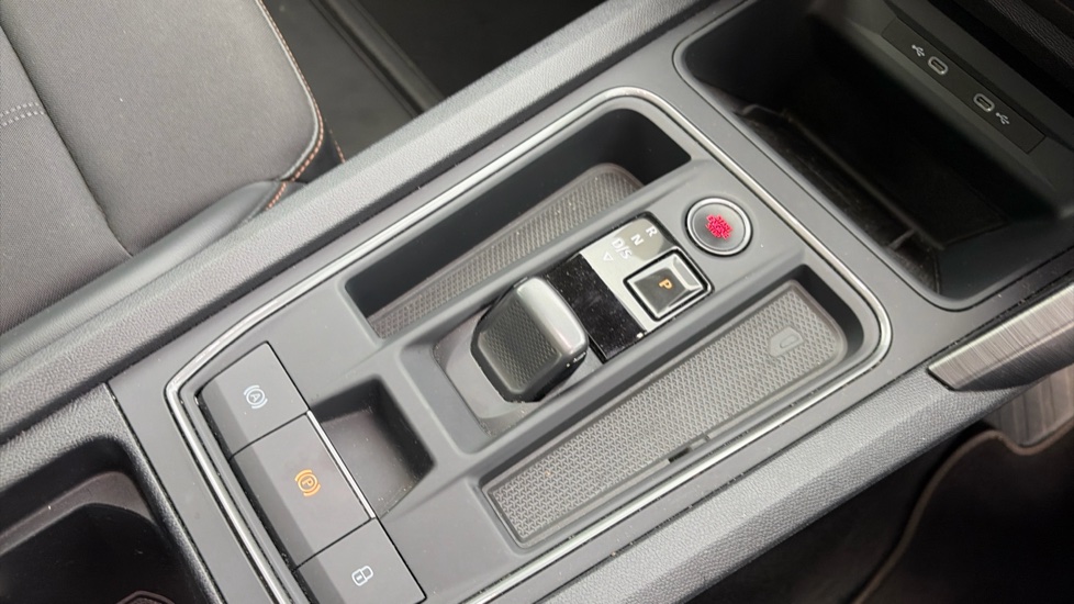 CUPRA Leon 1.5 eTSI V1 Design Edition 5dr DSG Petrol Hatchback - Image 14