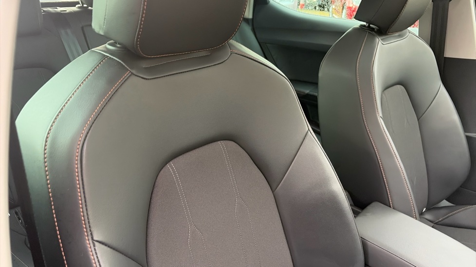 CUPRA Leon 1.5 eTSI V1 Design Edition 5dr DSG Petrol Hatchback - Image 30