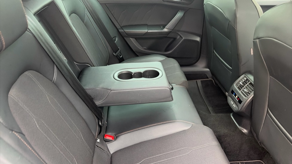CUPRA Leon 1.5 eTSI V1 Design Edition 5dr DSG Petrol Hatchback - Image 36