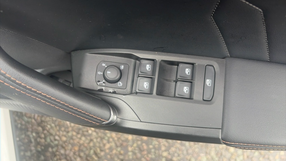 CUPRA Formentor 1.4 eHybrid 204 V2 5dr DSG Estate - Image 36