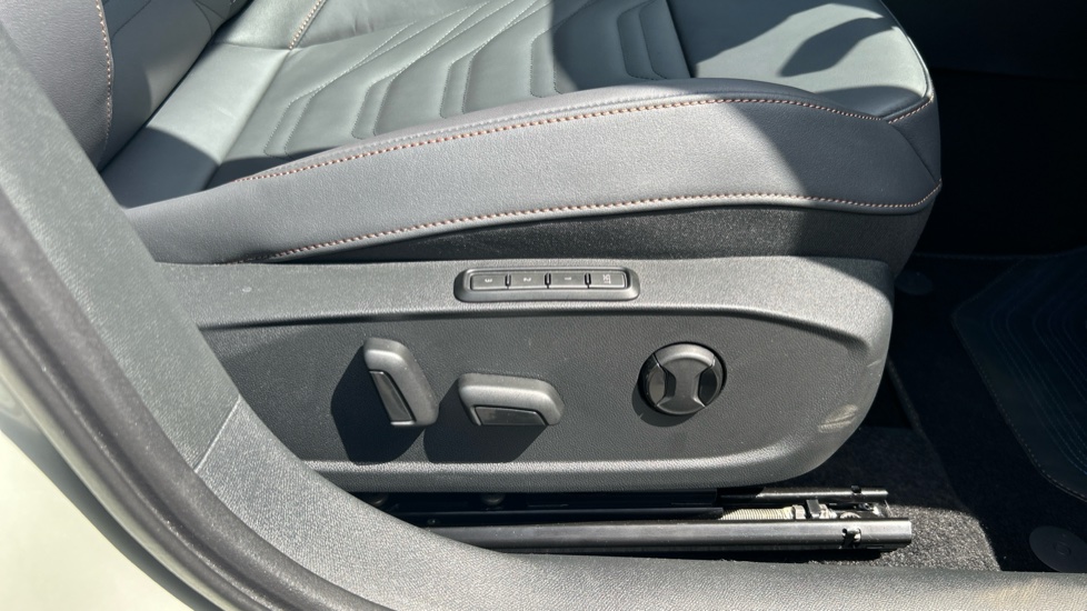 CUPRA Leon 2.0 TSI 300 VZ2 5dr DSG Petrol Hatchback - Image 30