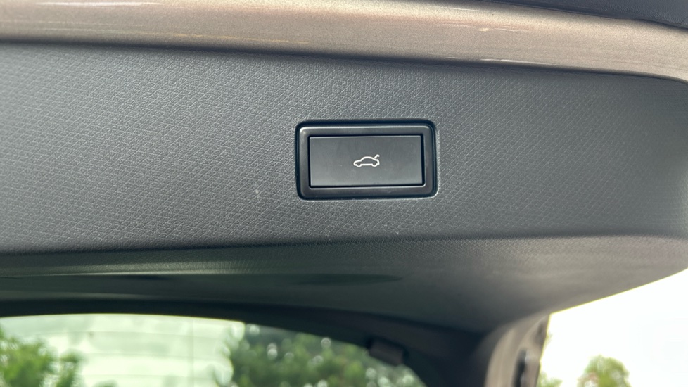 CUPRA Tavascan 210kW V2 77kWh 5dr Auto Electric Estate - Image 25
