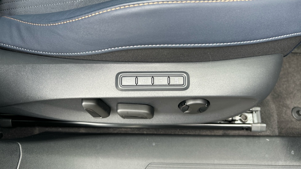 CUPRA Tavascan 210kW V2 77kWh 5dr Auto Electric Estate - Image 32