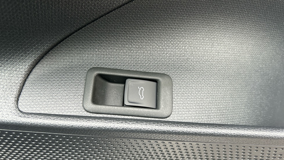 CUPRA Tavascan 210kW V2 77kWh 5dr Auto Electric Estate - Image 34