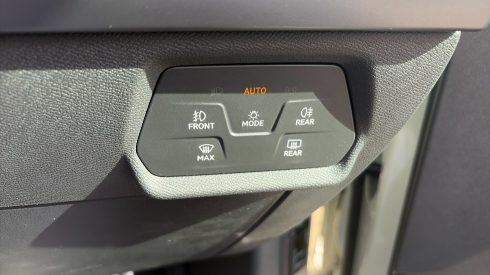 CUPRA Leon 1.5 eTSI 150 V2 5dr DSG Petrol Estate - Image 36