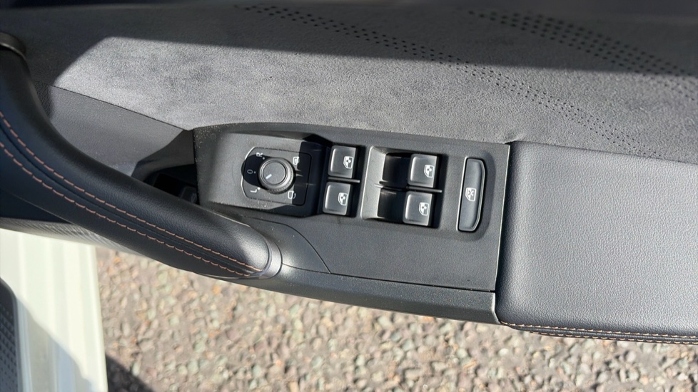 CUPRA Leon 1.5 eTSI 150 V2 5dr DSG Petrol Estate - Image 38