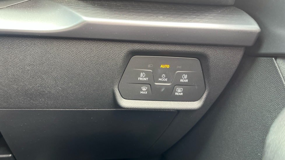 CUPRA Leon 1.5 eTSI 150 V2 5dr DSG Petrol Hatchback - Image 29