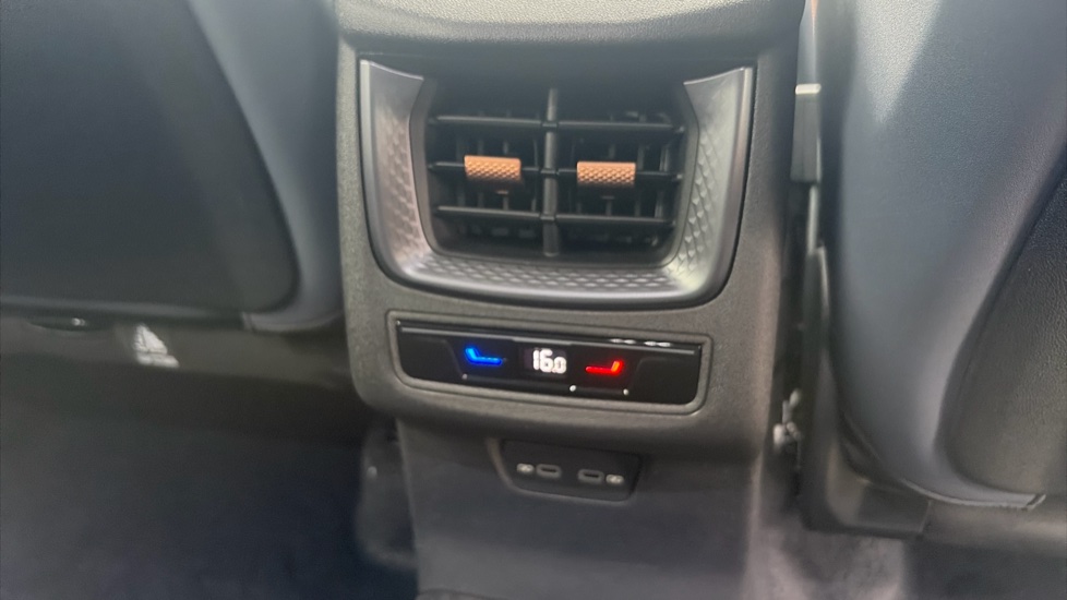 CUPRA Terramar 1.5 eTSI 150 V1 5dr DSG Petrol Hatchback - Image 37