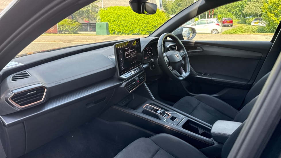 CUPRA Leon 1.5 eTSI 150 V2 5dr DSG Petrol Hatchback - Image 2