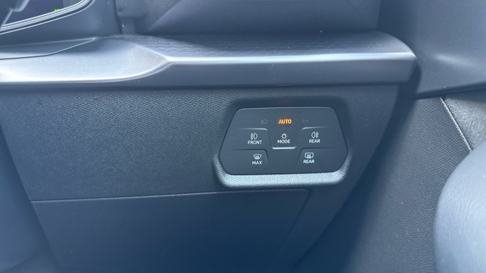 CUPRA Leon 1.5 eTSI 150 V2 5dr DSG Petrol Hatchback - Image 32