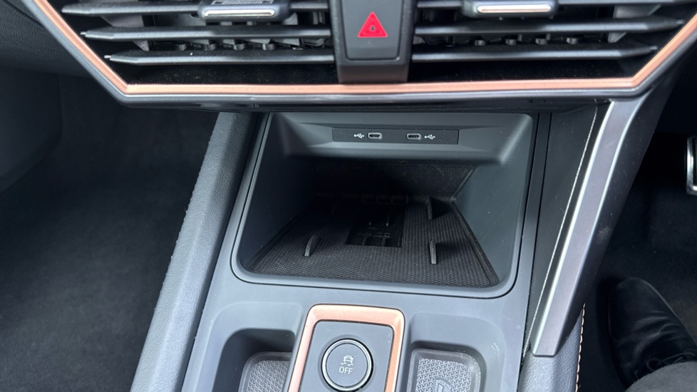 CUPRA Leon 1.5 eTSI 150 V2 5dr DSG Petrol Hatchback - Image 34
