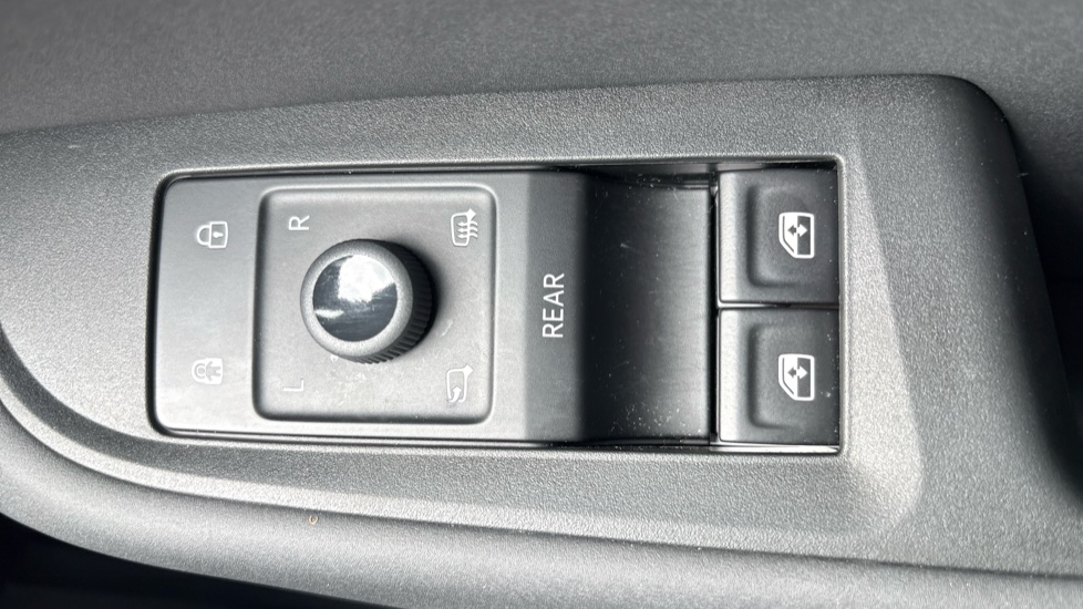 CUPRA Tavascan 210kW V1 77kWh 5dr Auto Electric Estate - Image 32