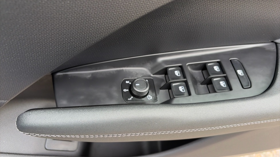 CUPRA Terramar 1.5 eTSI 150 V2 5dr DSG Petrol Hatchback - Image 36