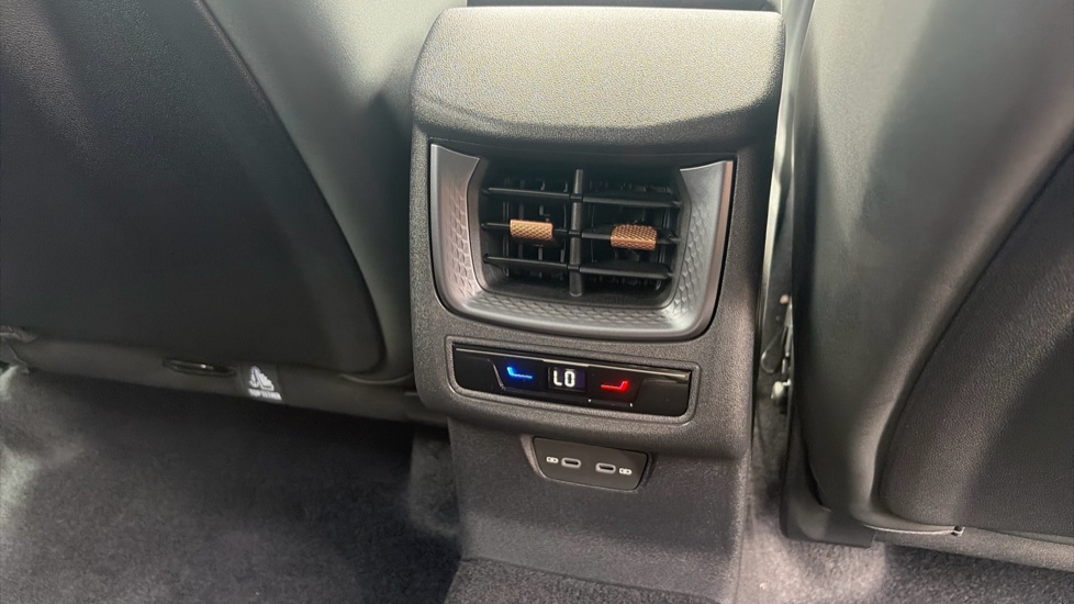 CUPRA Terramar 1.5 eTSI 150 V2 5dr DSG Petrol Hatchback - Image 40
