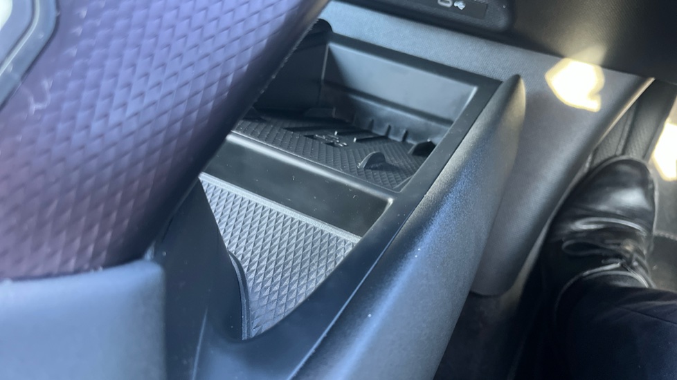 CUPRA Tavascan 210kW V1 77kWh 5dr Auto Electric Estate - Image 27