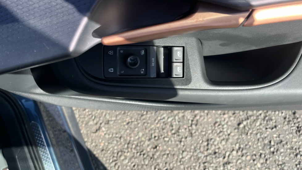 CUPRA Tavascan 210kW V1 77kWh 5dr Auto Electric Estate - Image 29