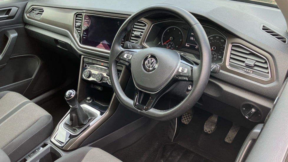 Volkswagen T-Roc 1.6 TDI SE 5dr Diesel Hatchback - Image 11
