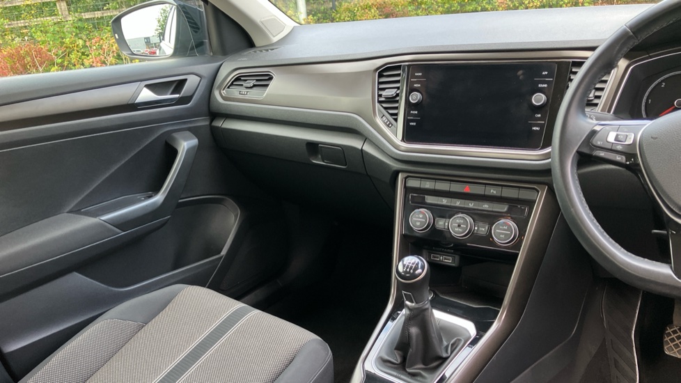 Volkswagen T-Roc 1.6 TDI SE 5dr Diesel Hatchback - Image 14