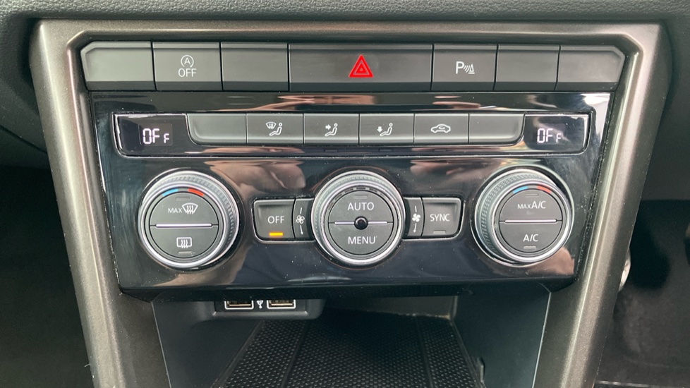 Volkswagen T-Roc 1.6 TDI SE 5dr Diesel Hatchback - Image 22
