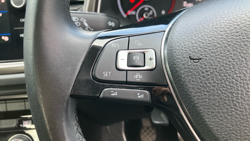Volkswagen T-Roc 1.6 TDI SE 5dr Diesel Hatchback - Image 25
