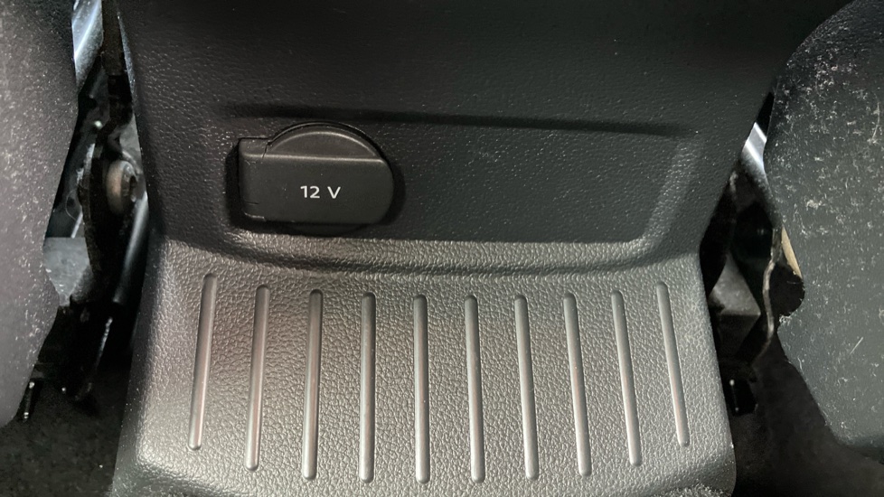 Volkswagen T-Roc 1.6 TDI SE 5dr Diesel Hatchback - Image 42