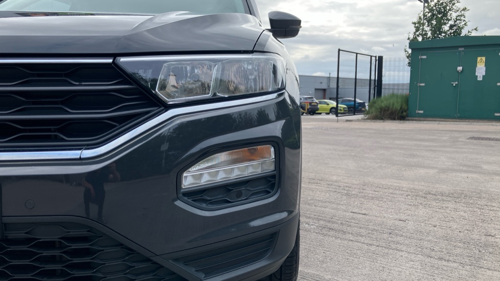 Volkswagen T-Roc 1.6 TDI SE 5dr Diesel Hatchback - Image 57