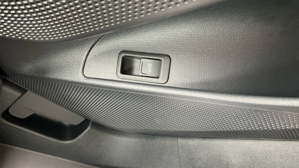 CUPRA Tavascan 250kW VZ2 77kWh AWD 5dr Auto Electric Estate - Image 39