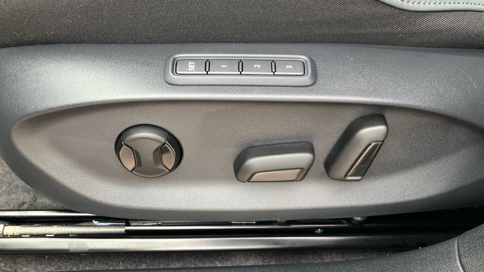 CUPRA Tavascan 250kW VZ2 77kWh AWD 5dr Auto Electric Estate - Image 60