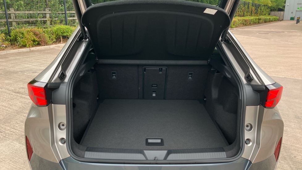 CUPRA Tavascan 250kW VZ1 77kWh AWD 5dr Auto Electric Estate - Image 4