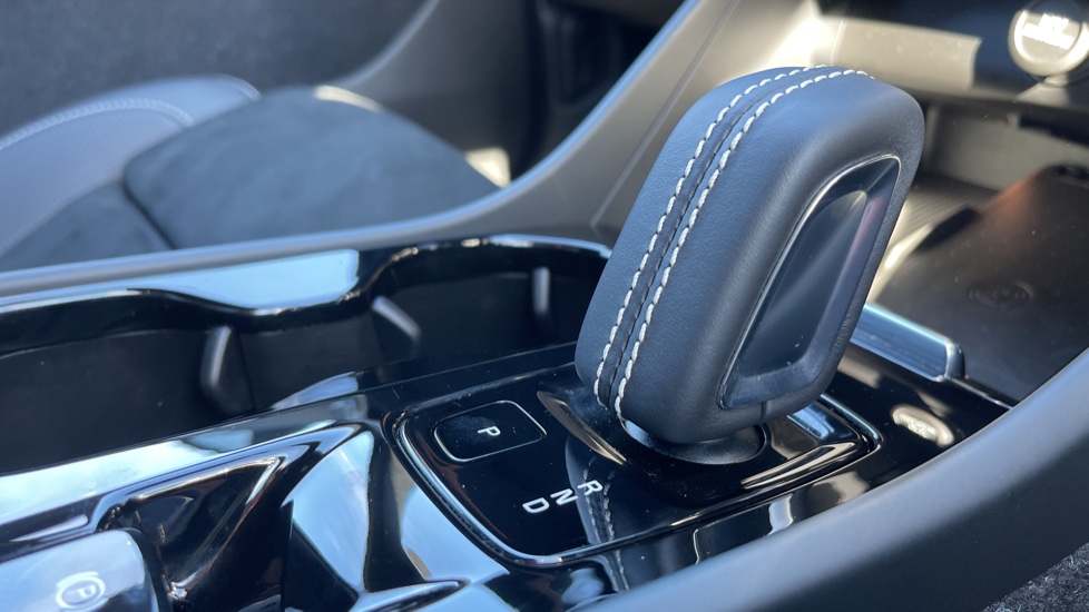 Volvo XC40 D4 (188 BHP) AWD RDesign Pro Automatic (Heated Steering