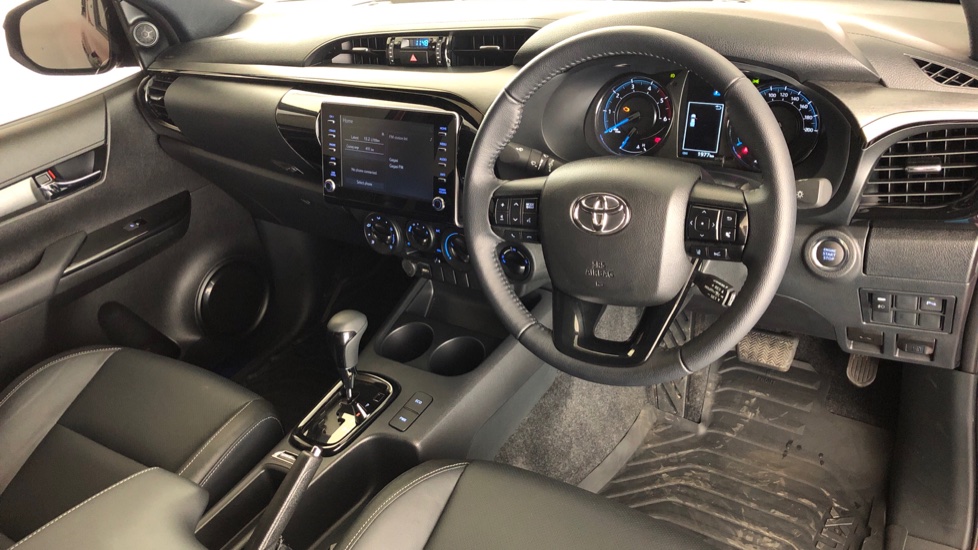 2025 TOYOTA HILUX 2.8 GD-6 LEGEND 4X4 55