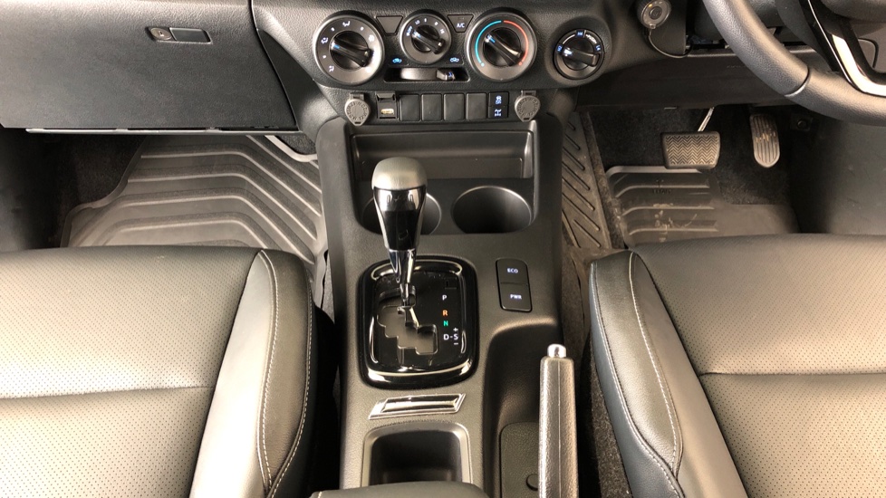 2025 TOYOTA HILUX 2.8 GD-6 LEGEND 4X4 55