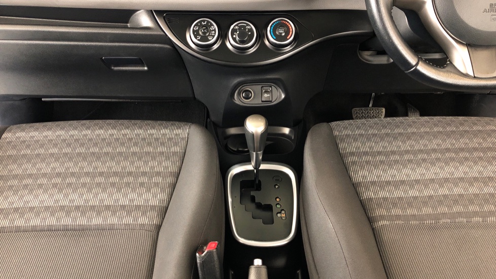 2017 TOYOTA YARIS 1.3 XS CVT 5DR