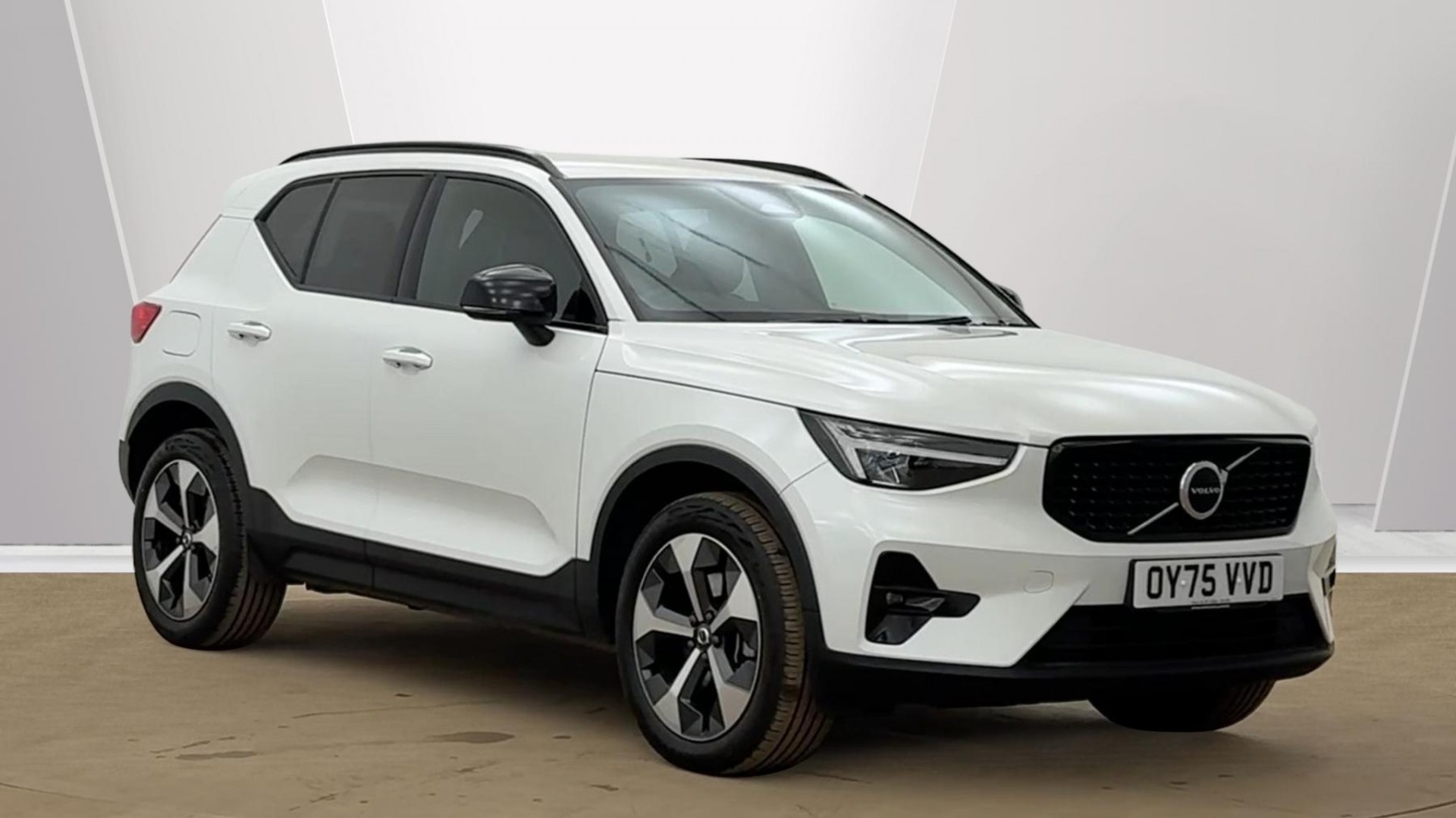 2025 VOLVO XC40